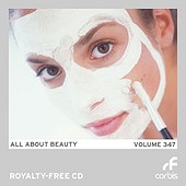 All About Beauty - ImageShop - Adulte Ages Beauté Charme Confiance En Soi Cosmétique De 18 à 25 Ans De 25 à 35 Ans Femme Maquillage Miroir Observer Personnage Personne D'origine Européenne Photographie (activité) Produit De Beauté Regarder Sentiment Seul 